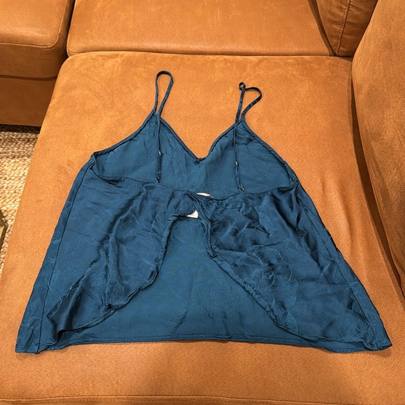 Victoria's Secret blue silky cami top open back - Picture 3 of 4